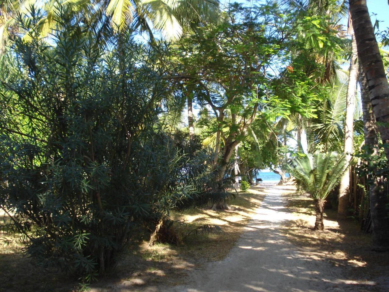 Coconut Village Beach Resort Діані-Біч Екстер'єр фото